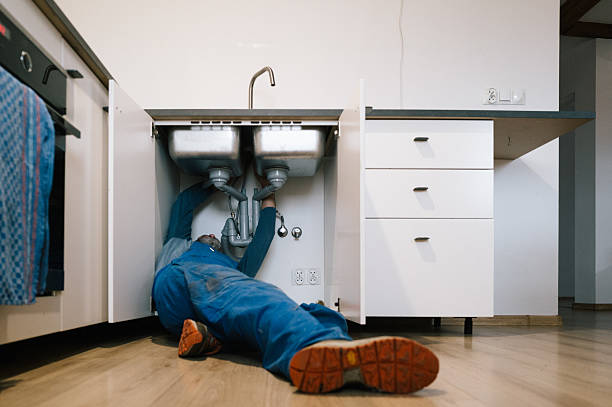 Professional Emergency Plumber technician working in Dimondale, MI